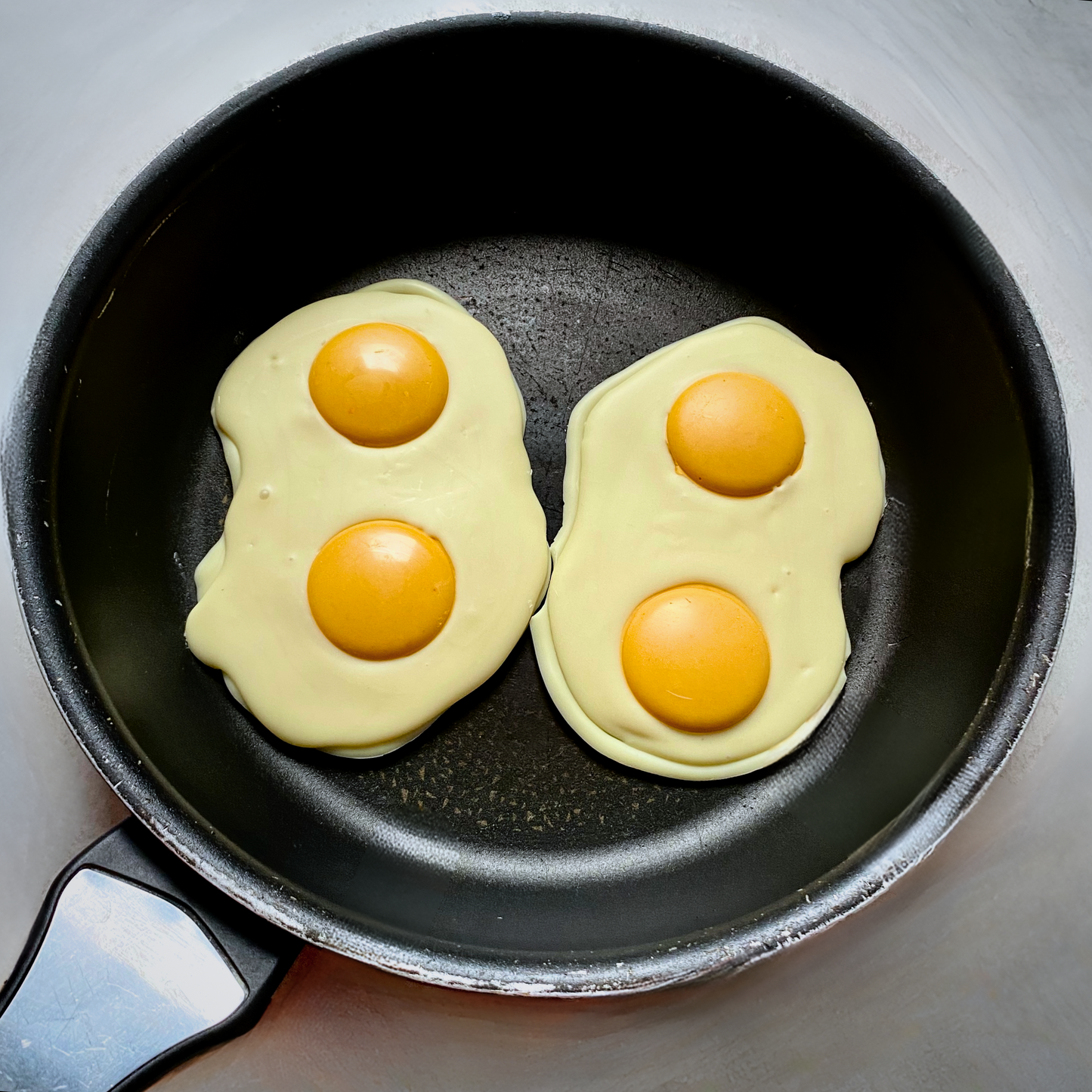 Oeufs au plat en chocolat